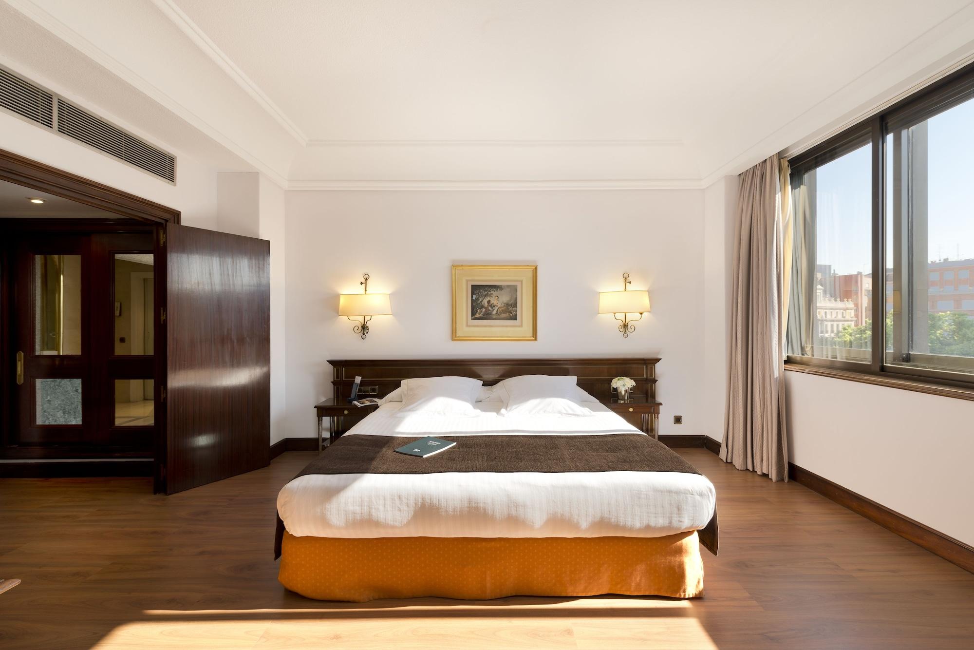 Hotel Miguel Angel Мадрид Екстериор снимка A room at the hotel