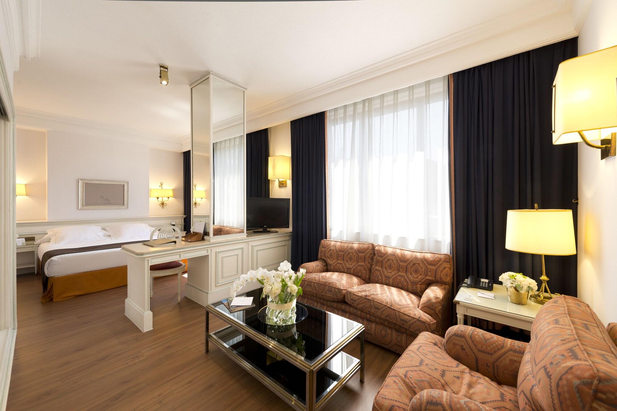 Hotel Miguel Angel Мадрид Екстериор снимка A suite at the hotel