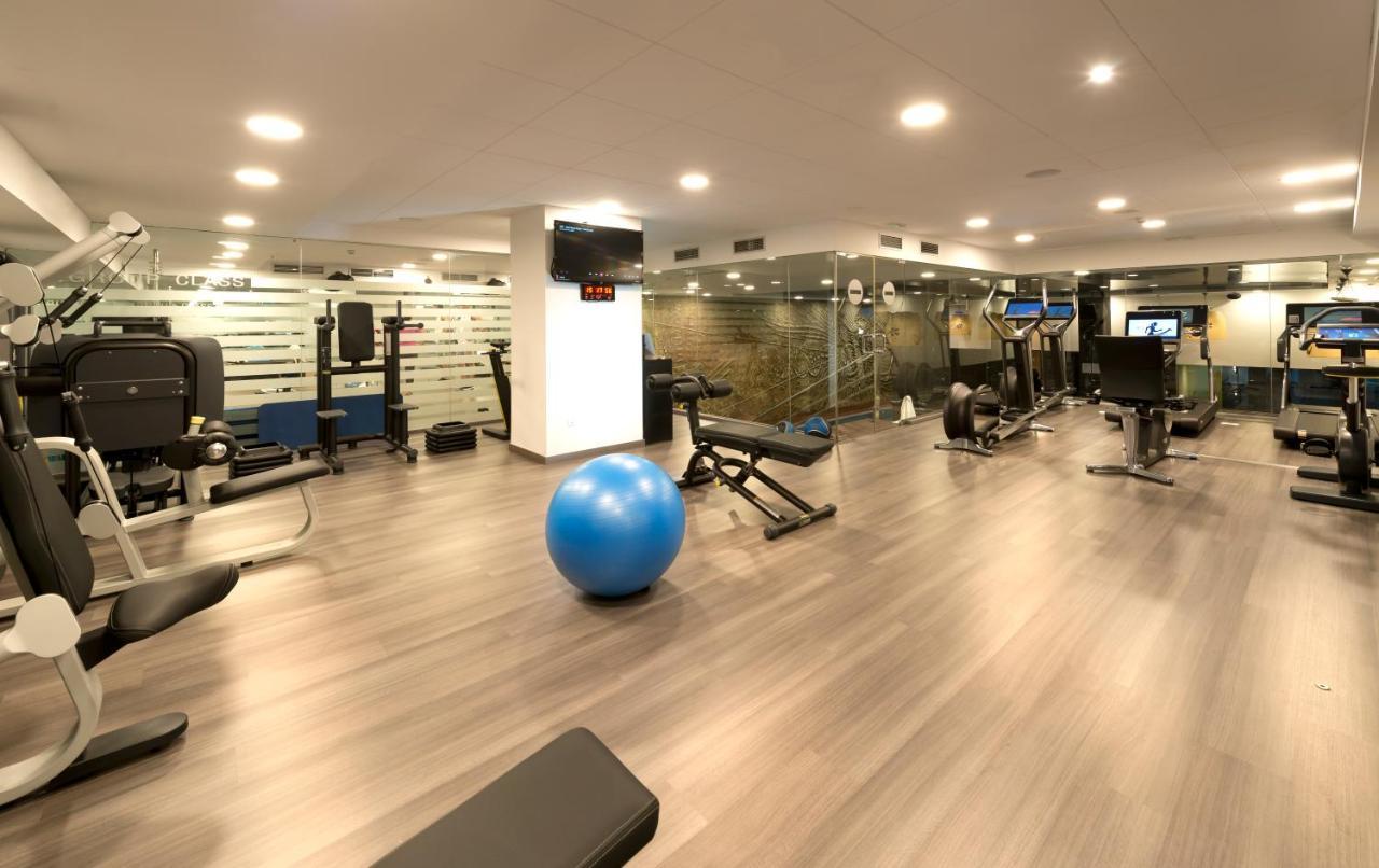 Hotel Miguel Angel Мадрид Екстериор снимка The gym at the hotel