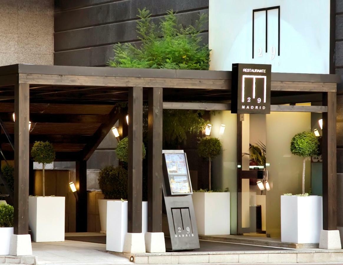 Hotel Miguel Angel Мадрид Екстериор снимка Entrance of the hotel