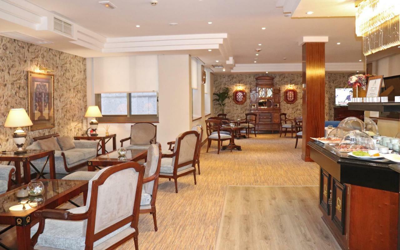 Hotel Miguel Angel Мадрид Екстериор снимка The lounge at the airport